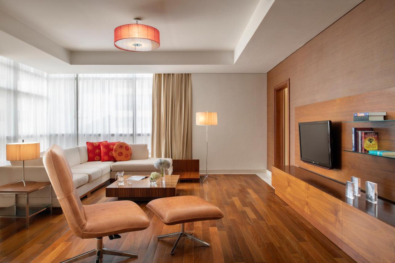 프레이저 스위트 도하 아파트 호텔 외부 사진 A living room at the hotel