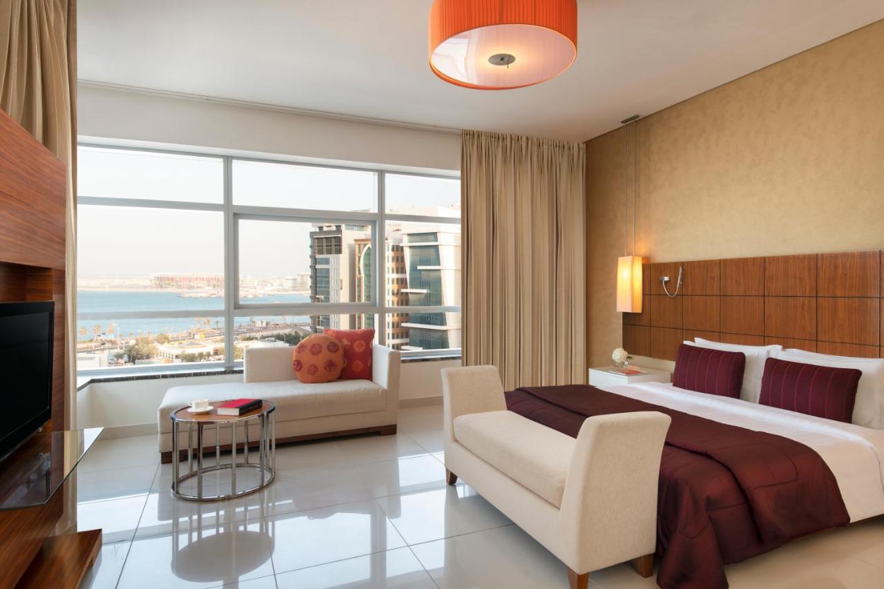 프레이저 스위트 도하 아파트 호텔 외부 사진 A bedroom at the hotel