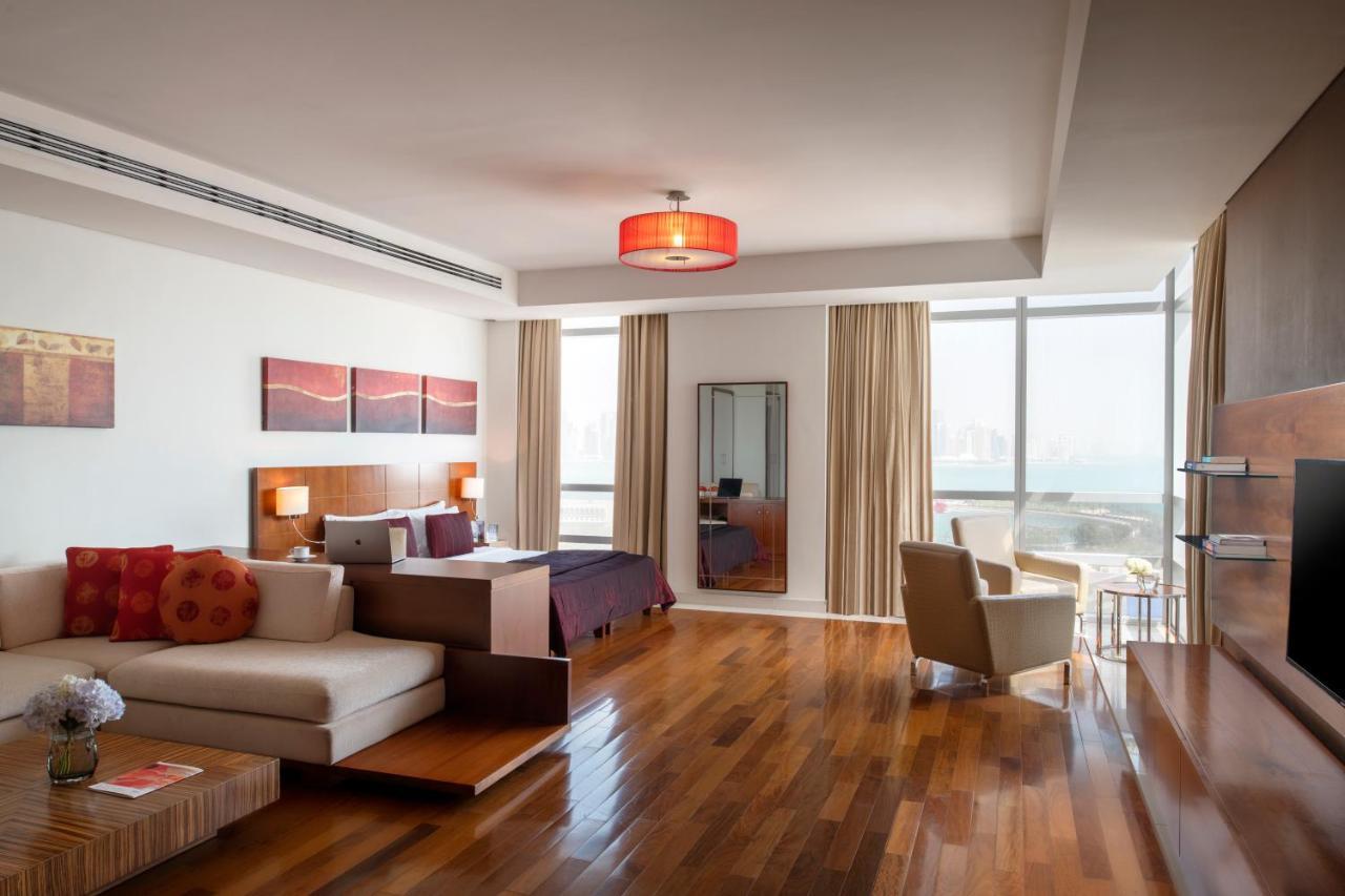 프레이저 스위트 도하 아파트 호텔 외부 사진 A bedroom at the hotel